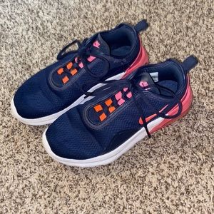 Nike Air tennis shoes !!